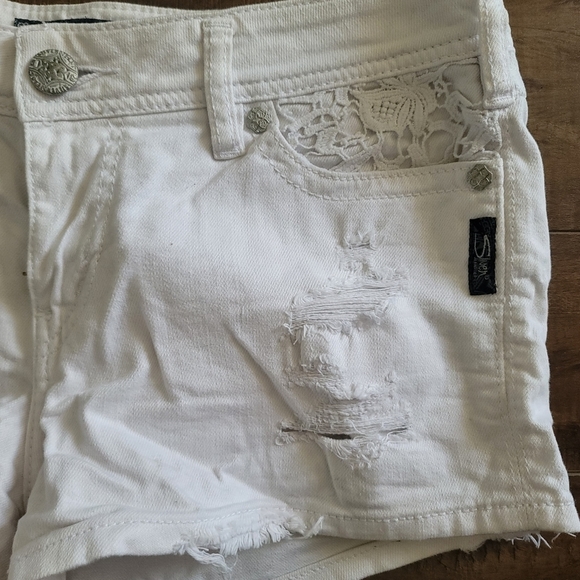 SILVER Jeans Co Distressed Aiko Mid Shorts Size 31 in White - Picture 5 of 16
